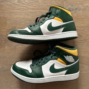 Air Jordan 1 Mid Noble Green/Pollen-white shoes. 9.5